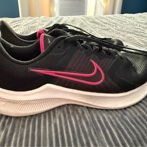 Nike Black and Pink Athletic Shoes with Sleek Design